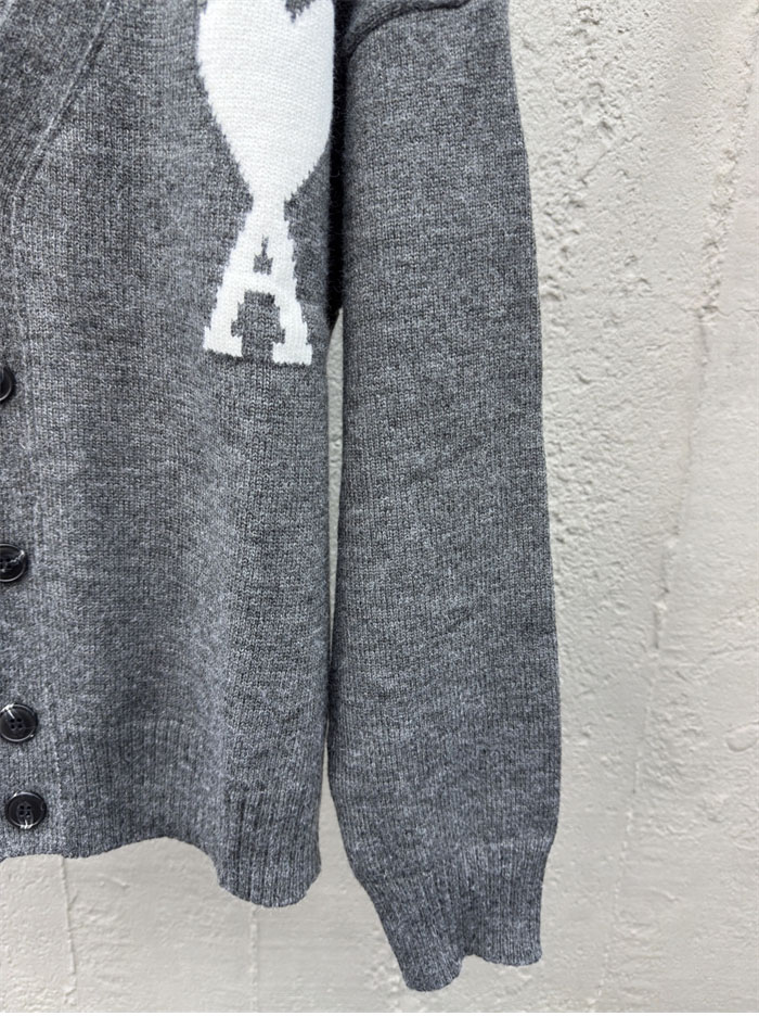 A M I 아미 빅하트 로고 V넥 울 가디건 레플리카 8번 이미지 - 의류 | 세미샵 레플리카 사이트