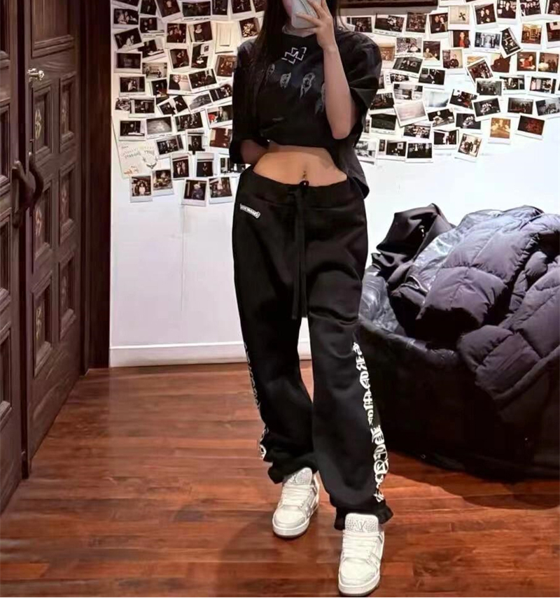 크롬하츠 크롬하츠 스크롤 로고 스펠아웃 스웨트팬츠 레플리카 8번 이미지 - 의류 | 세미샵 레플리카 사이트