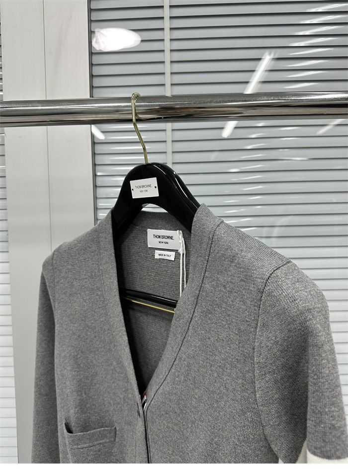 Thom Browne 톰브라운 4-Bar 사선완장 여성용 가디건 레플리카 22번 이미지 - 의류 | 세미샵 레플리카 사이트