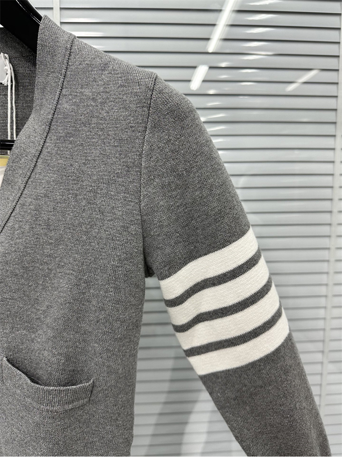 Thom Browne 톰브라운 4-Bar 사선완장 여성용 가디건 레플리카 23번 이미지 - 의류 | 세미샵 레플리카 사이트