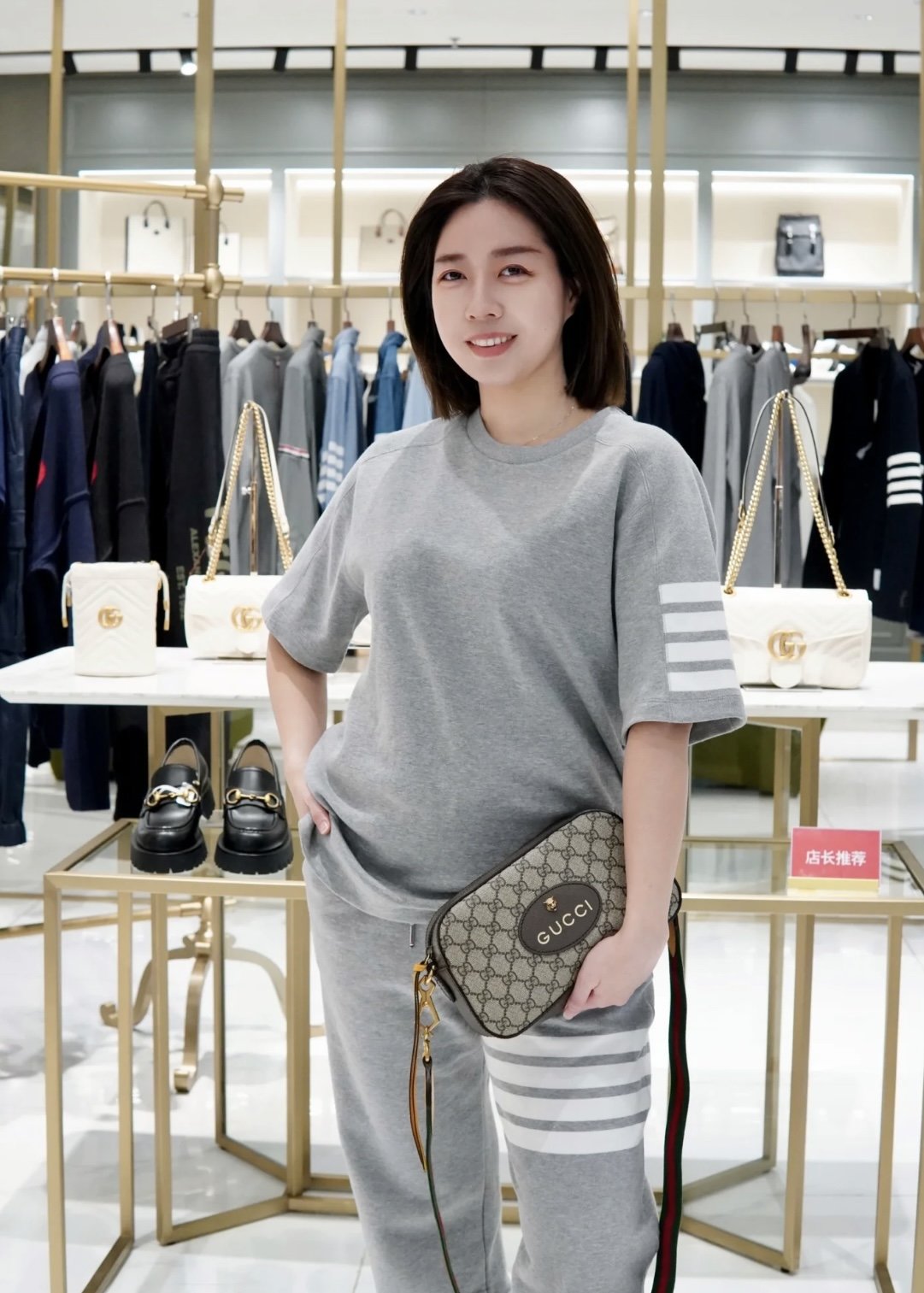 톰브라운 사선 슬리브 반팔 티셔츠 그레이 - 상세 이미지