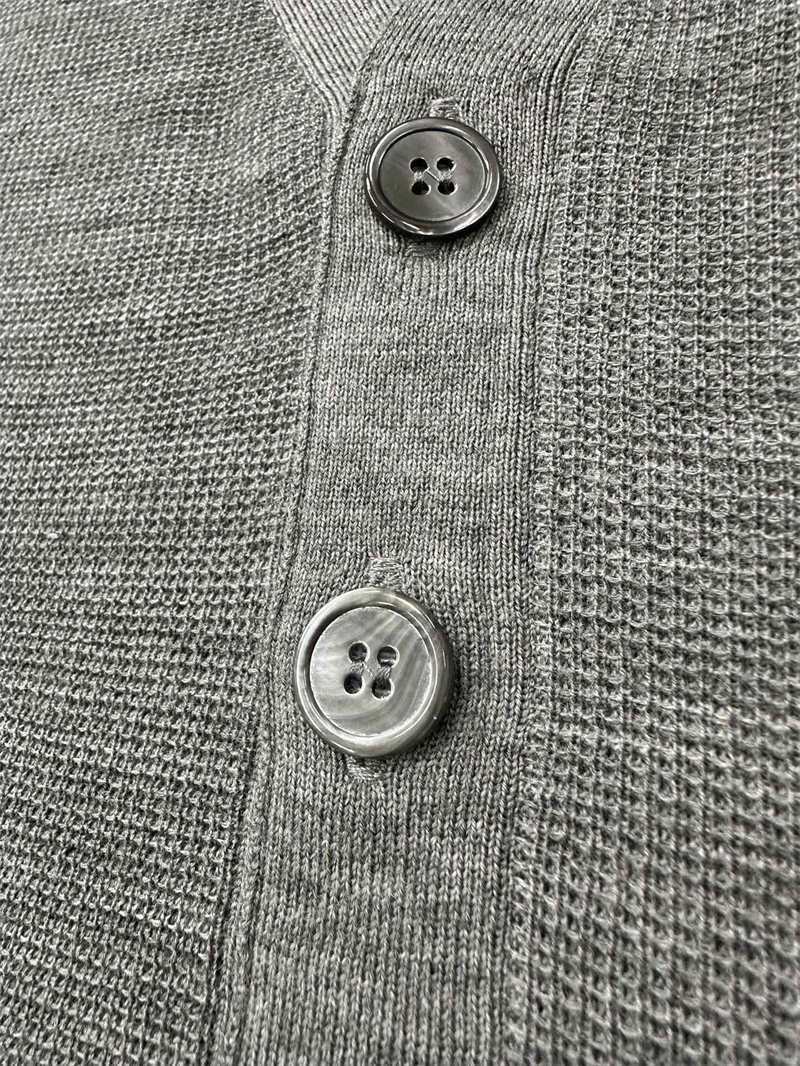 Thom Browne 톰브라운 사선완장 4-Bar 메리노 v넥 가디건 레플리카 4번 이미지 - 의류 | 세미샵 레플리카 사이트