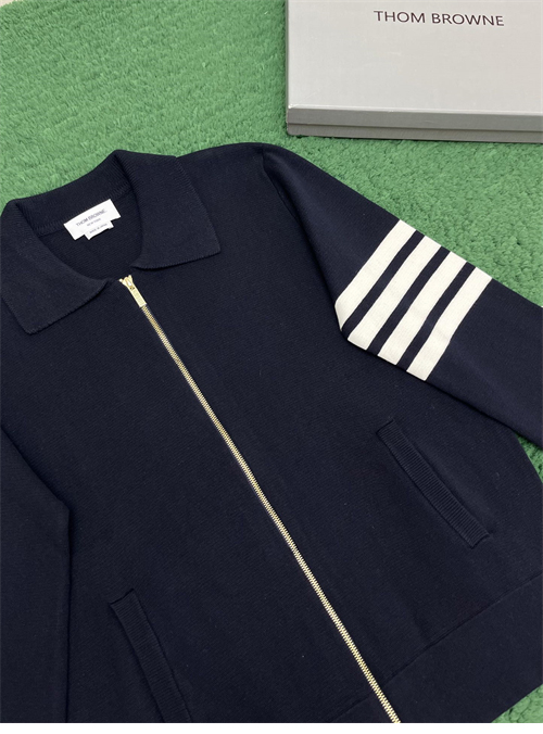 Thom Browne 톰브라운 사선완장 4-Bar 메리노 울 니트 카라 집업 레플리카 6번 이미지 - 의류 | 세미샵 레플리카 사이트