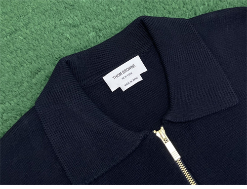 Thom Browne 톰브라운 사선완장 4-Bar 메리노 울 니트 카라 집업 레플리카 7번 이미지 - 의류 | 세미샵 레플리카 사이트