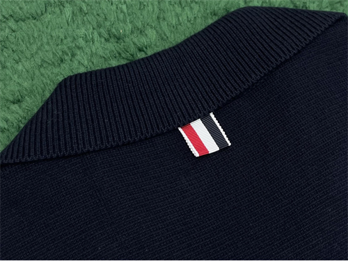 Thom Browne 톰브라운 사선완장 4-Bar 메리노 울 니트 카라 집업 레플리카 11번 이미지 - 의류 | 세미샵 레플리카 사이트