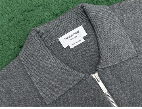 Thom Browne 톰브라운 사선완장 4-Bar 메리노 울 니트 카라 집업 레플리카 16번 이미지 - 의류 | 세미샵 레플리카 사이트