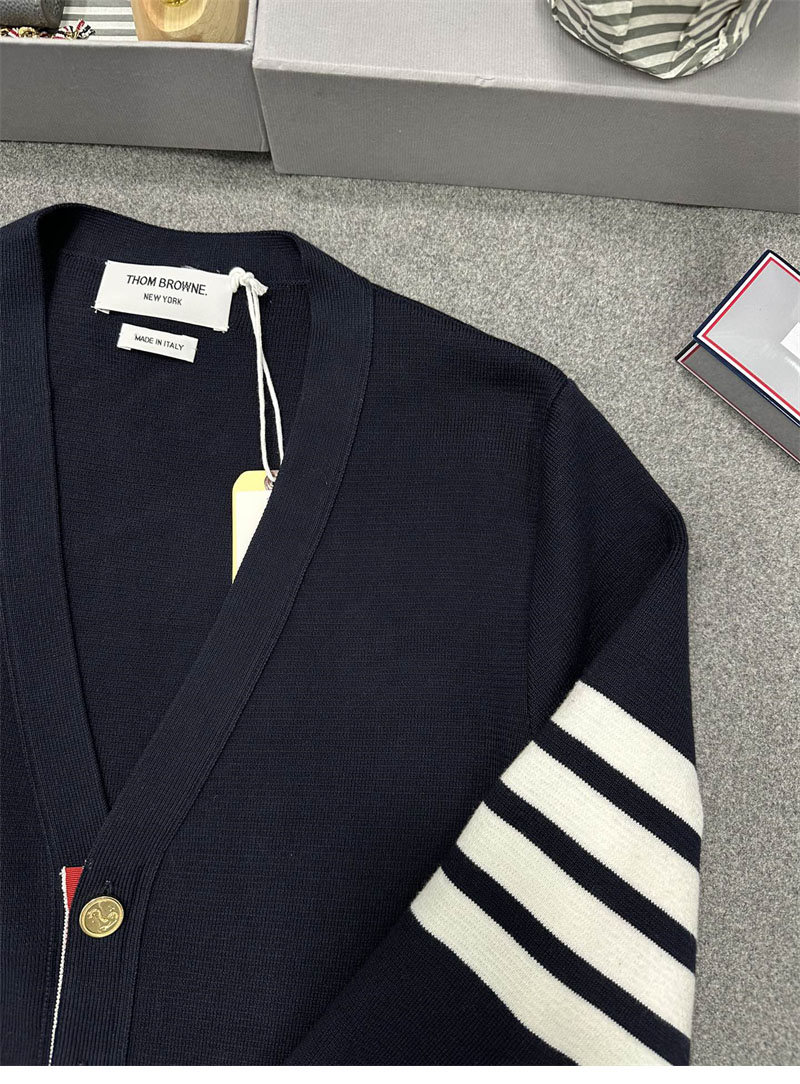 Thom Browne 톰브라운 사선완장 4-Bar 밀라노 스티치 클래식 가디건 레플리카 7번 이미지 - 의류 | 세미샵 레플리카 사이트
