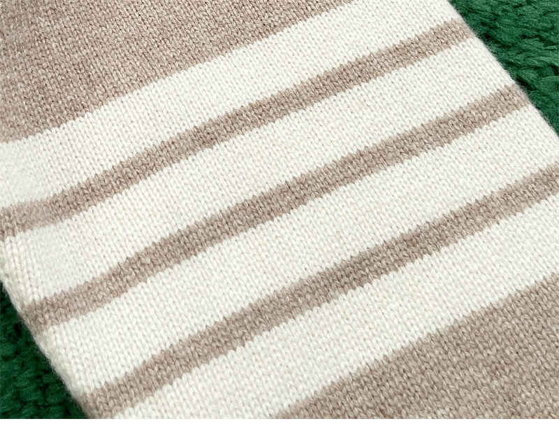 톰브라운 톰브라운 사선완장 4-Bar 셰틀랜드 울 V넥 가디건 레플리카 11번 이미지 - 의류 | 세미샵 레플리카 사이트