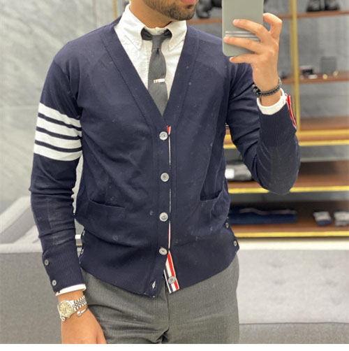 Thom Browne 톰브라운 사선완장 4-Bar 캐시미어 크롭 v넥 가디건 레플리카 15번 이미지 - 의류 | 세미샵 레플리카 사이트