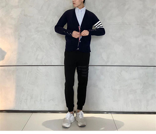 Thom Browne 톰브라운 사선완장 4-Bar 캐시미어 크롭 v넥 가디건 레플리카 17번 이미지 - 의류 | 세미샵 레플리카 사이트