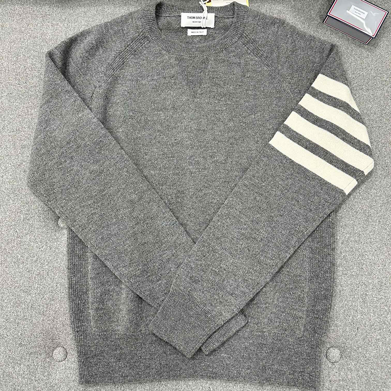 Thom Browne 톰브라운 사선완장 4-Bar 캐시미어 풀오버 니트 레플리카 1번 이미지 - 의류 | 세미샵 레플리카 사이트