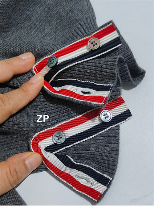 Thom Browne 톰브라운 사선완장 밀라노 스티치 코튼 크레이프 가디건 레플리카 19번 이미지 - 의류 | 세미샵 레플리카 사이트