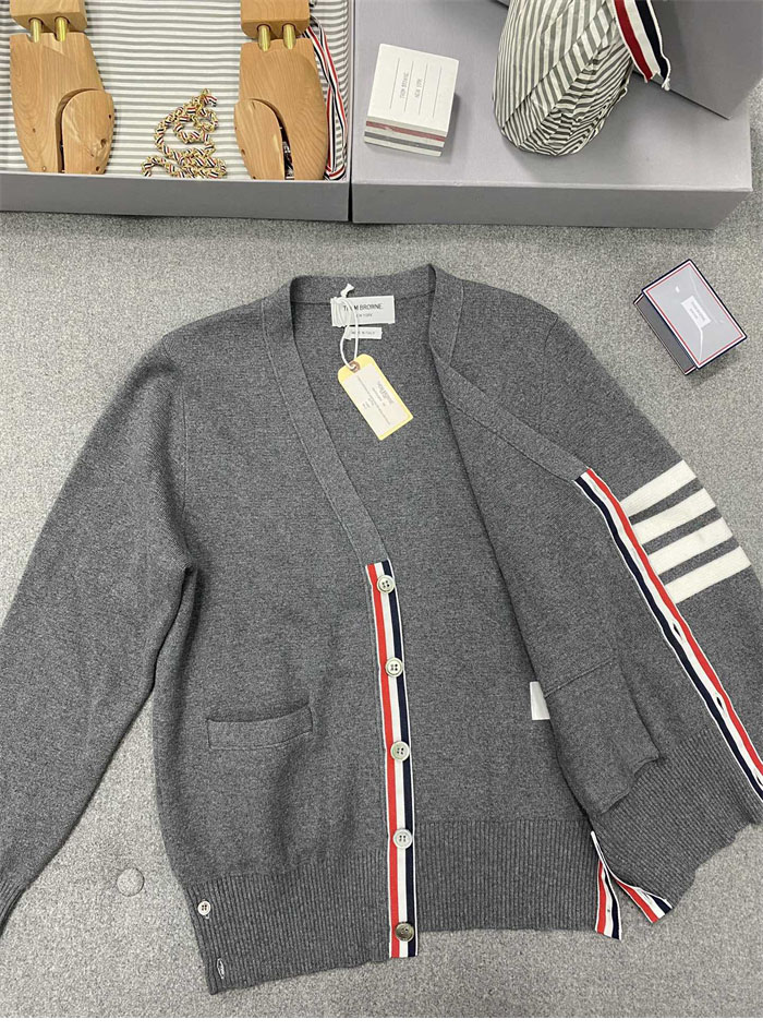 Thom Browne 톰브라운 사선완장 코튼 클래식 가디건 레플리카 10번 이미지 - 의류 | 세미샵 레플리카 사이트