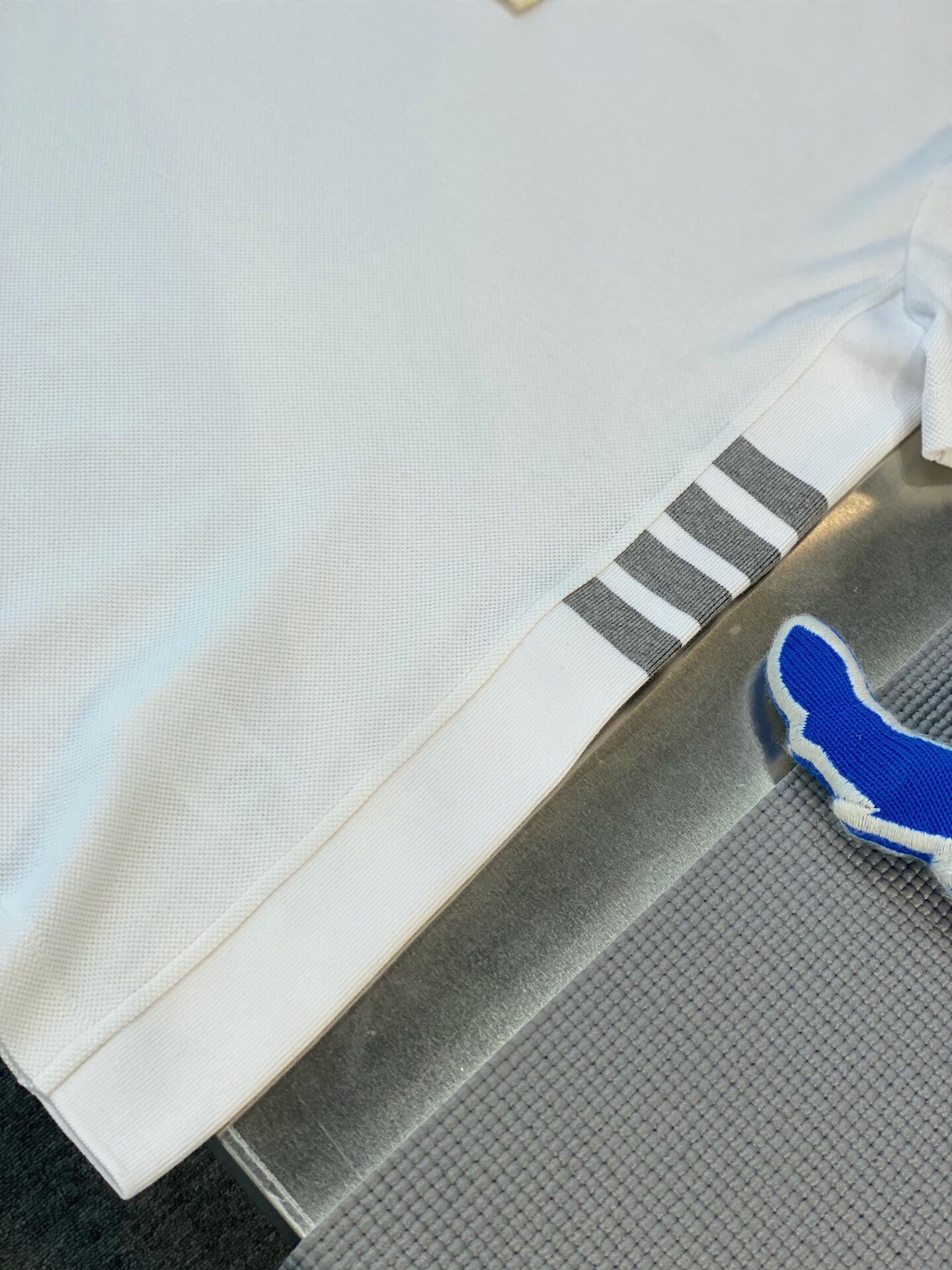 Thom Browne 톰브라운 사이드라인 반팔 티셔츠 “3COLOR” 레플리카 12번 이미지 - 의류 | 세미샵 레플리카 사이트