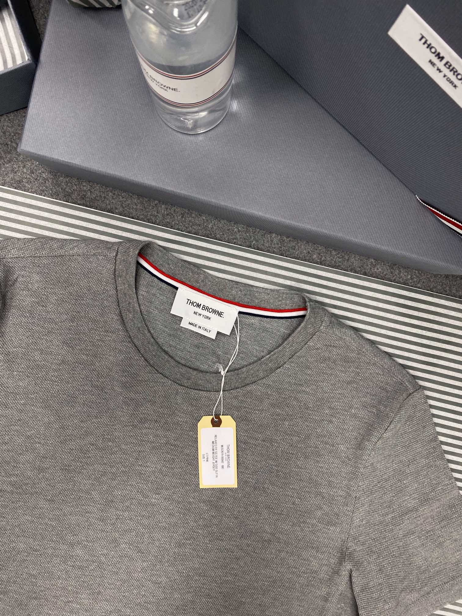 Thom Browne 톰브라운 사이드라인 반팔 티셔츠 “3COLOR” 레플리카 16번 이미지 - 의류 | 세미샵 레플리카 사이트