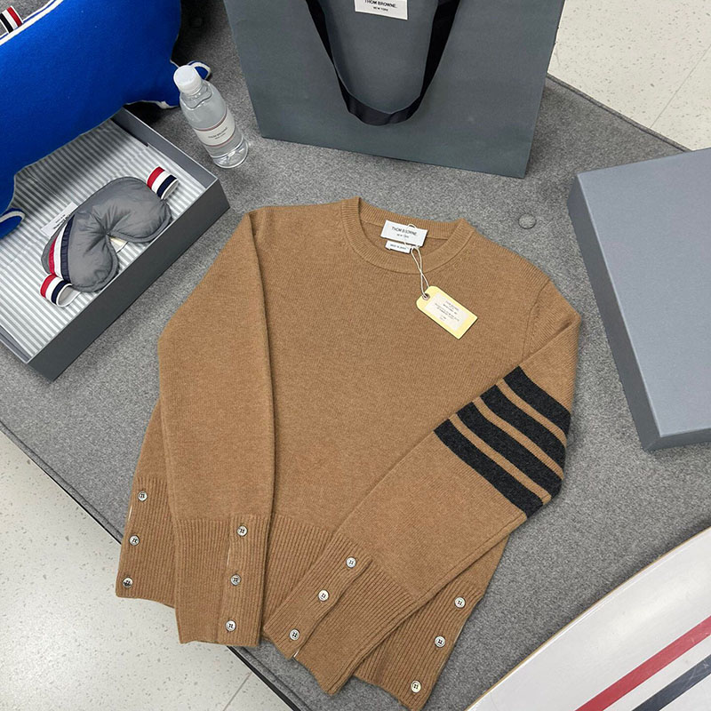 Thom Browne 톰브라운 울 저지 스티치 사선완장 4-Bar 크루넥 클래식 니트 레플리카 1번 이미지 - 의류 | 세미샵 레플리카 사이트