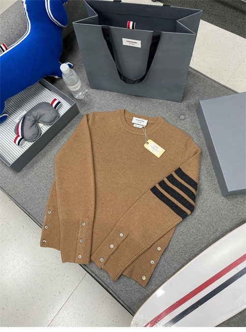 Thom Browne 톰브라운 울 저지 스티치 사선완장 4-Bar 크루넥 클래식 니트 레플리카 9번 이미지 - 의류 | 세미샵 레플리카 사이트