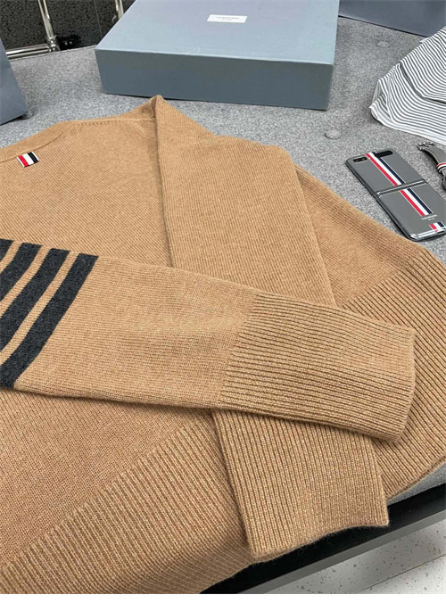 Thom Browne 톰브라운 울 저지 스티치 사선완장 4-Bar 크루넥 클래식 니트 레플리카 11번 이미지 - 의류 | 세미샵 레플리카 사이트