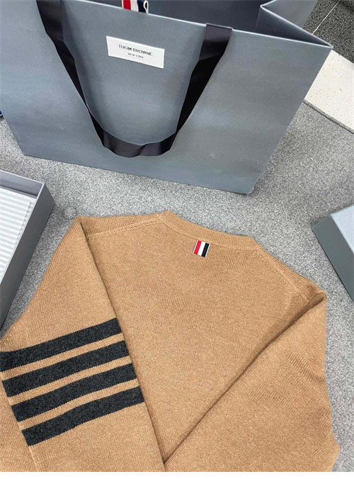Thom Browne 톰브라운 울 저지 스티치 사선완장 4-Bar 크루넥 클래식 니트 레플리카 12번 이미지 - 의류 | 세미샵 레플리카 사이트
