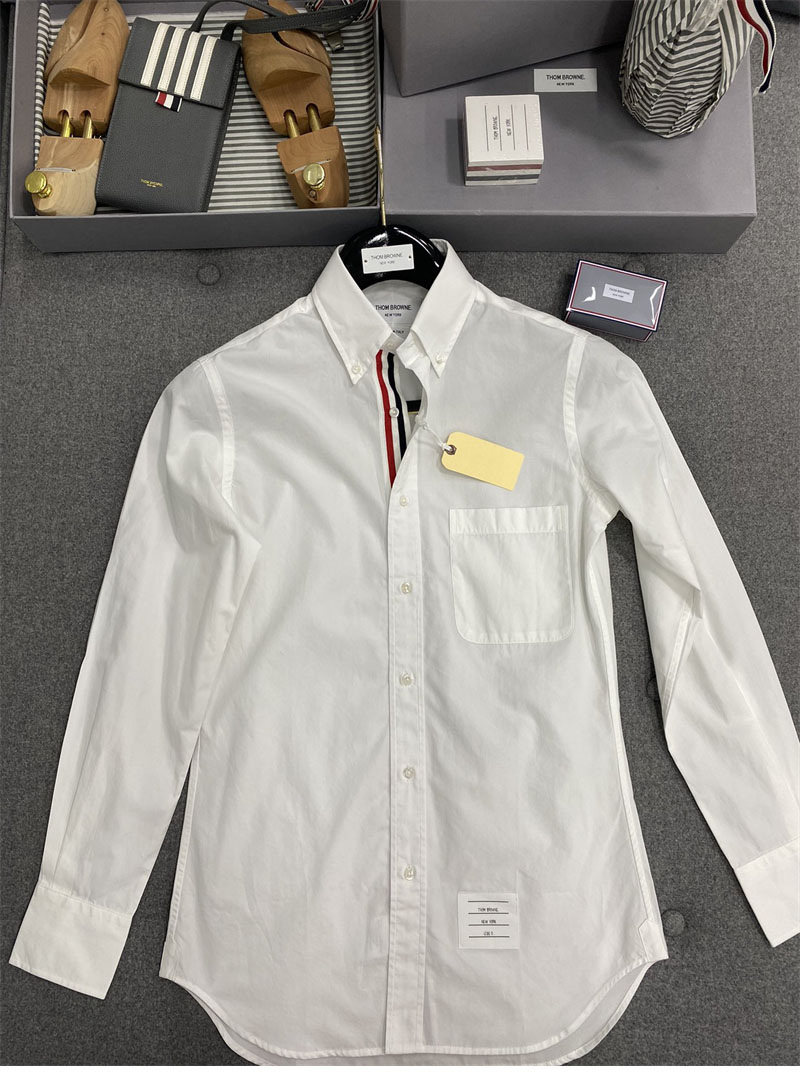 Thom Browne 톰브라운 포플린 히든 삼선 클래식 셔츠 레플리카 5번 이미지 - 의류 | 세미샵 레플리카 사이트