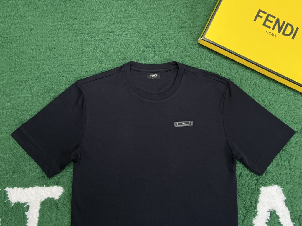펜디 24SS Label 라운드 반팔 티셔츠 블랙 - 상세 이미지