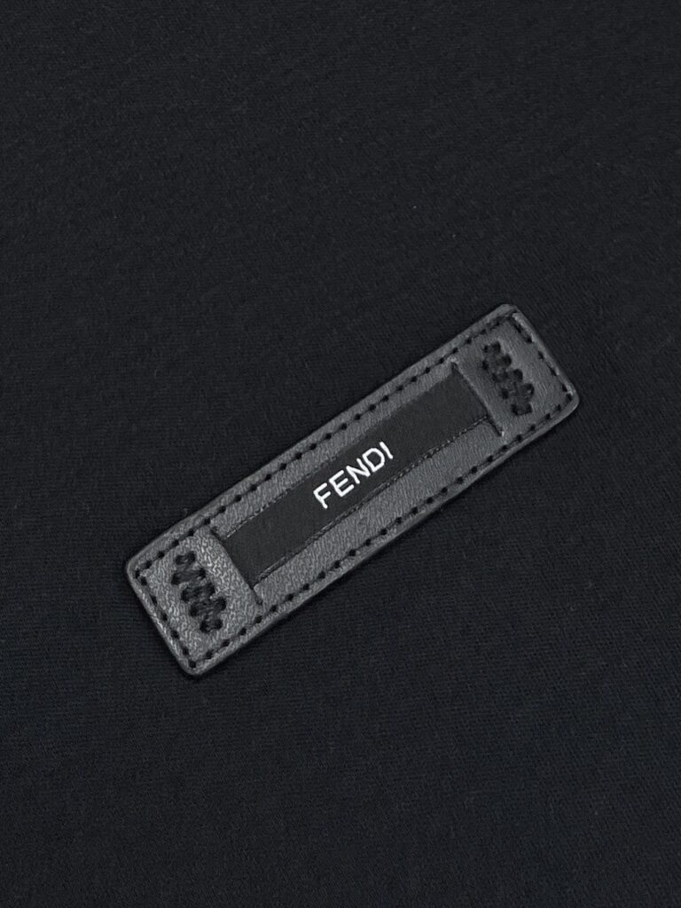 펜디 24SS Label 라운드 반팔 티셔츠 블랙 - 상세 이미지