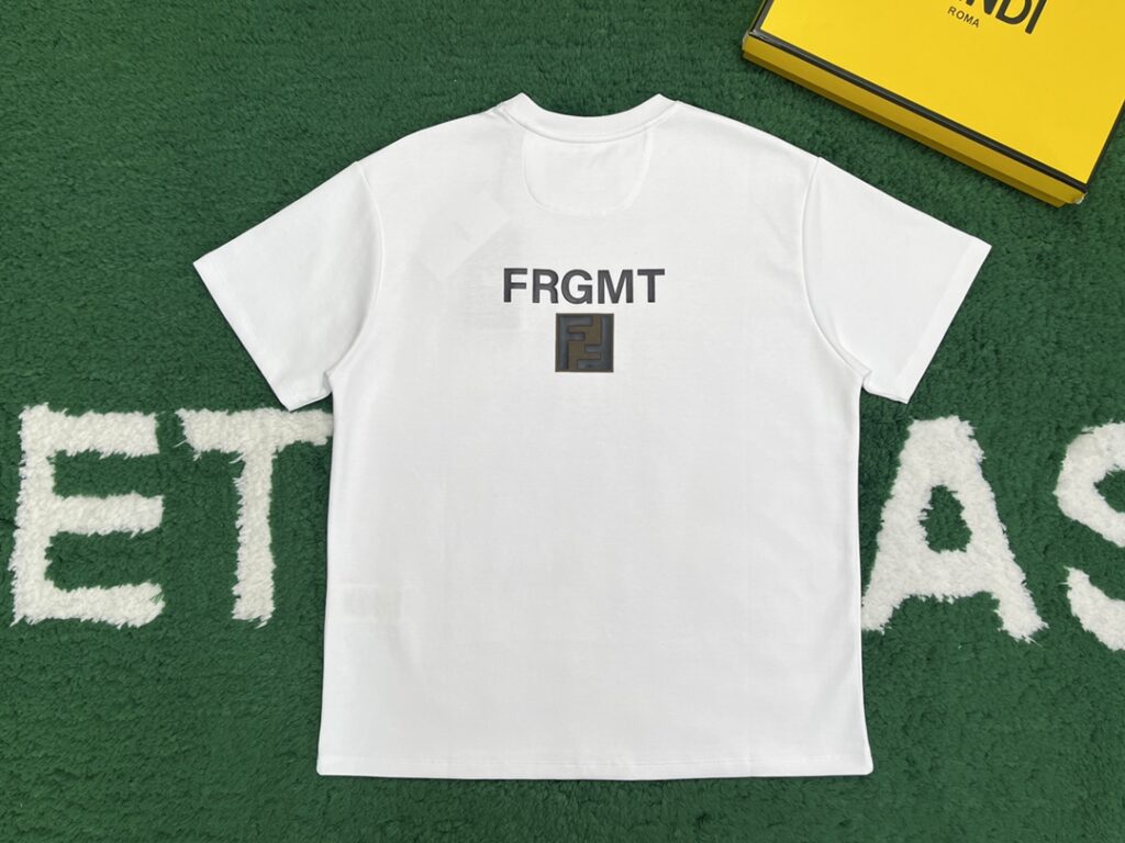 펜디 x FRGMT 라운드 반팔 티셔츠 화이트 - 상세 이미지
