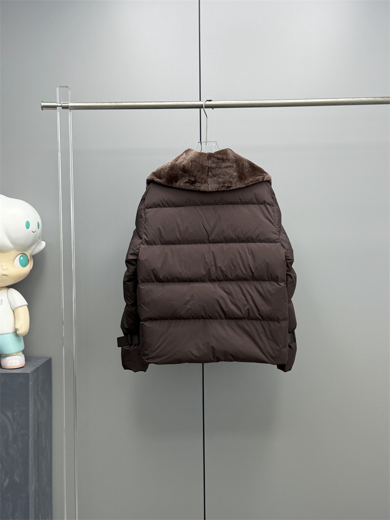 펜디 펜디 퀼팅 애비에이터 다운 패딩 자켓 레플리카 3번 이미지 - 의류 | 세미샵 레플리카 사이트