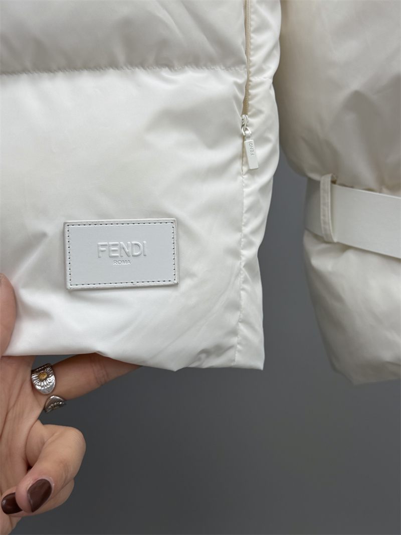 펜디 펜디 퀼팅 애비에이터 다운 패딩 자켓 레플리카 10번 이미지 - 의류 | 세미샵 레플리카 사이트