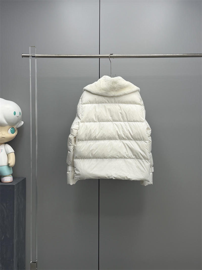 펜디 펜디 퀼팅 애비에이터 다운 패딩 자켓 레플리카 5번 이미지 - 의류 | 세미샵 레플리카 사이트