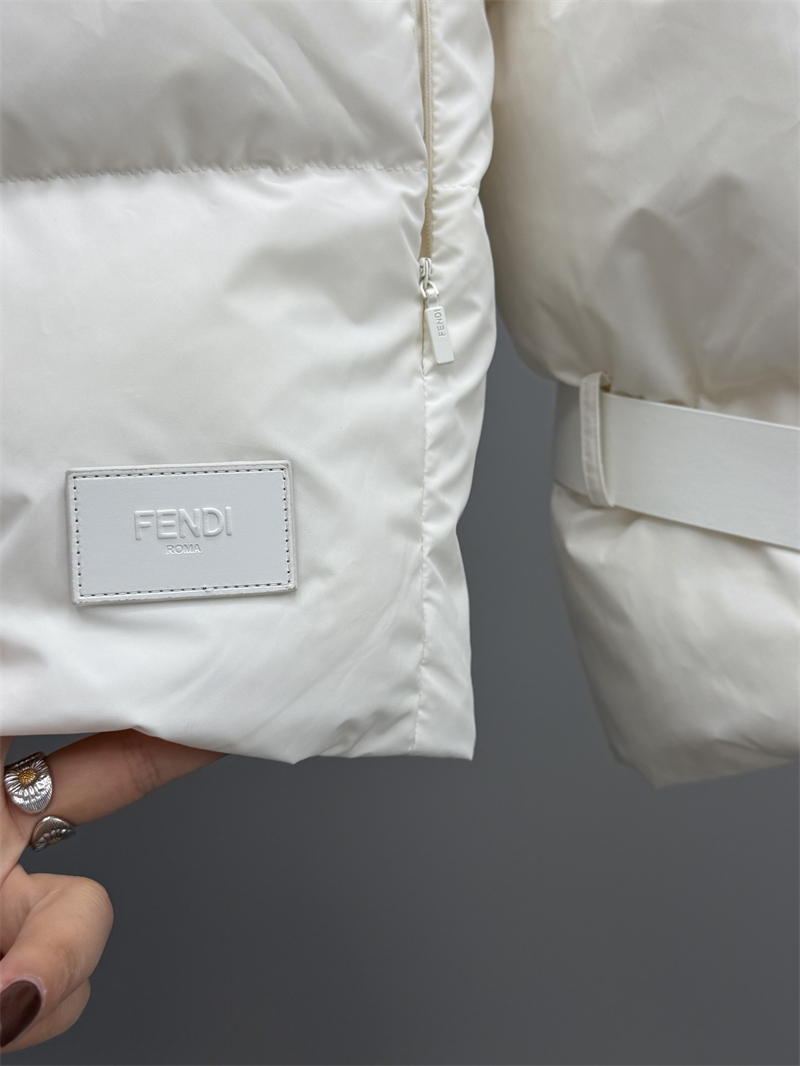 펜디 펜디 퀼팅 애비에이터 다운 패딩 자켓 레플리카 6번 이미지 - 의류 | 세미샵 레플리카 사이트