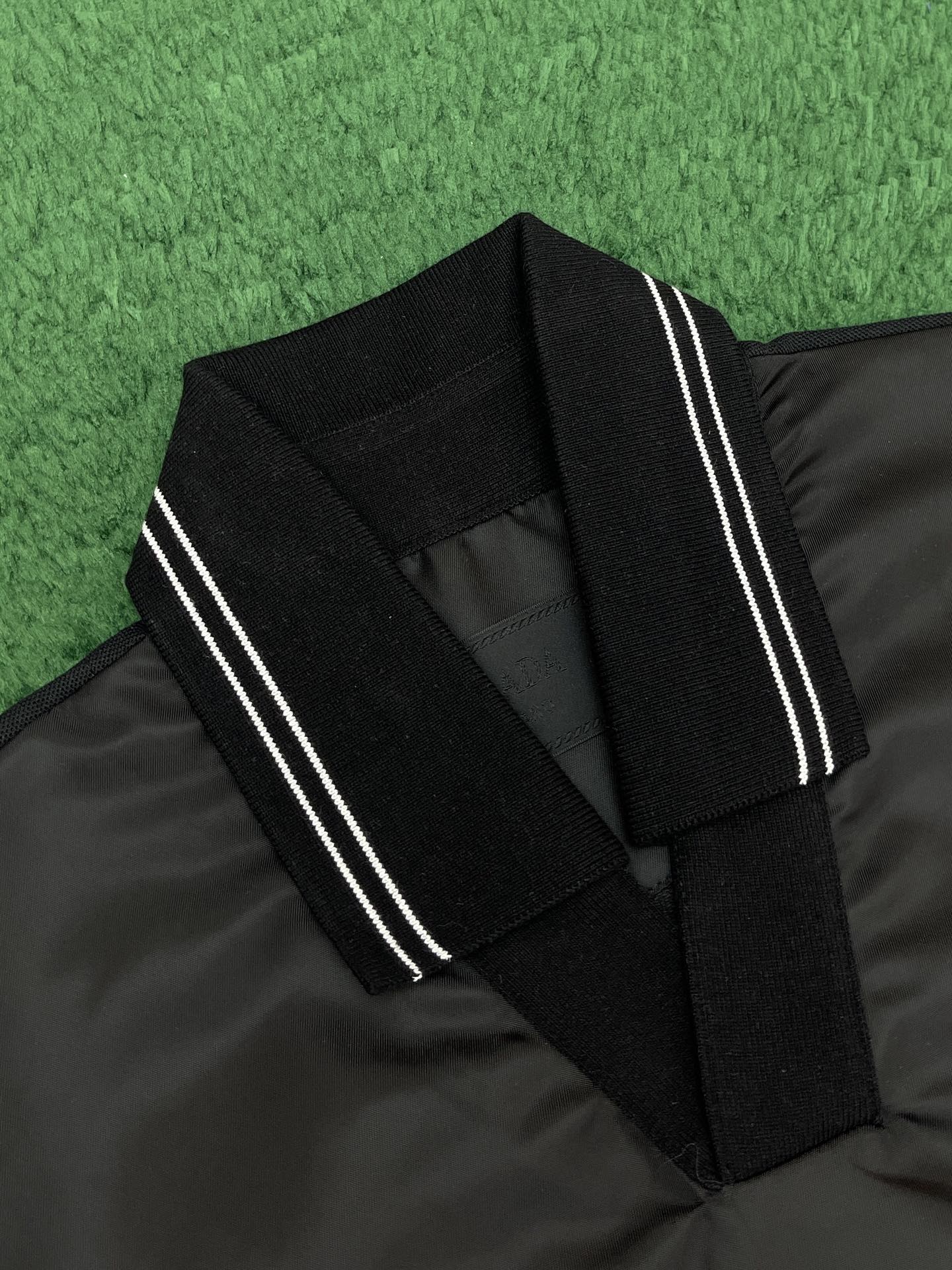 P R A D A 프라다 24 리나일론 사피아노 스틸 와펜 반팔 폴로 카라 티셔츠 레플리카 7번 이미지 - 의류 | 세미샵 레플리카 사이트