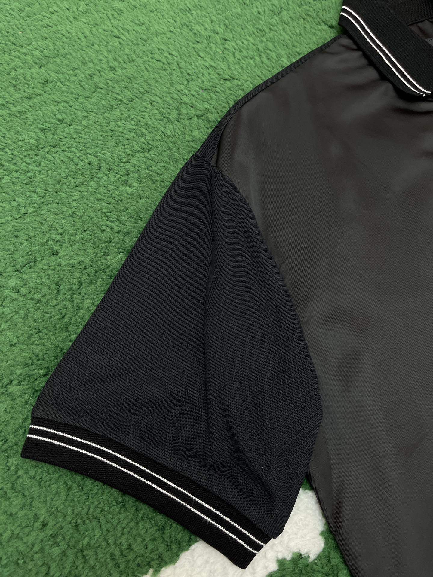 P R A D A 프라다 24 리나일론 사피아노 스틸 와펜 반팔 폴로 카라 티셔츠 레플리카 8번 이미지 - 의류 | 세미샵 레플리카 사이트