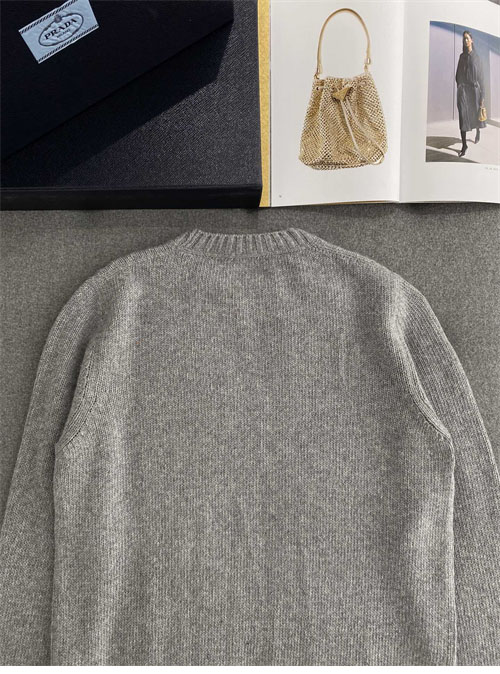 P R A D A 프라다 로고 울 캐시미어 크루넥 스웨터 니트 2컬러 레플리카 11번 이미지 - 의류 | 세미샵 레플리카 사이트