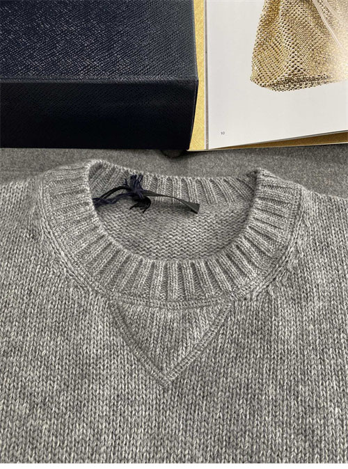 P R A D A 프라다 로고 울 캐시미어 크루넥 스웨터 니트 2컬러 레플리카 14번 이미지 - 의류 | 세미샵 레플리카 사이트