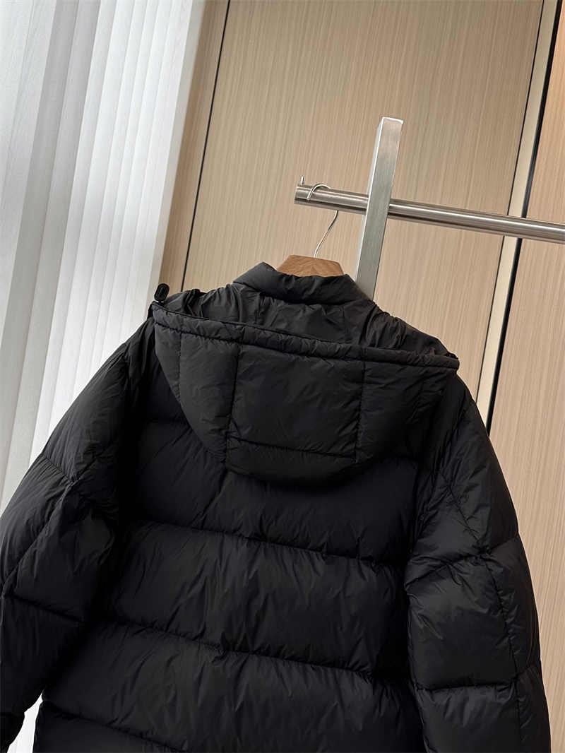 프라다 프라다 트라이앵글 로고 리나일론 다운 패딩자켓 레플리카 8번 이미지 - 의류 | 세미샵 레플리카 사이트