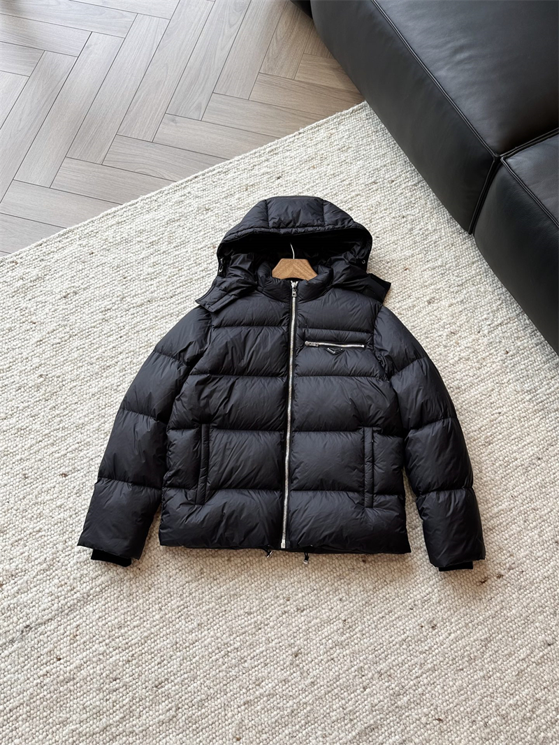 프라다 프라다 트라이앵글 로고 리나일론 다운 패딩자켓 레플리카 2번 이미지 - 의류 | 세미샵 레플리카 사이트