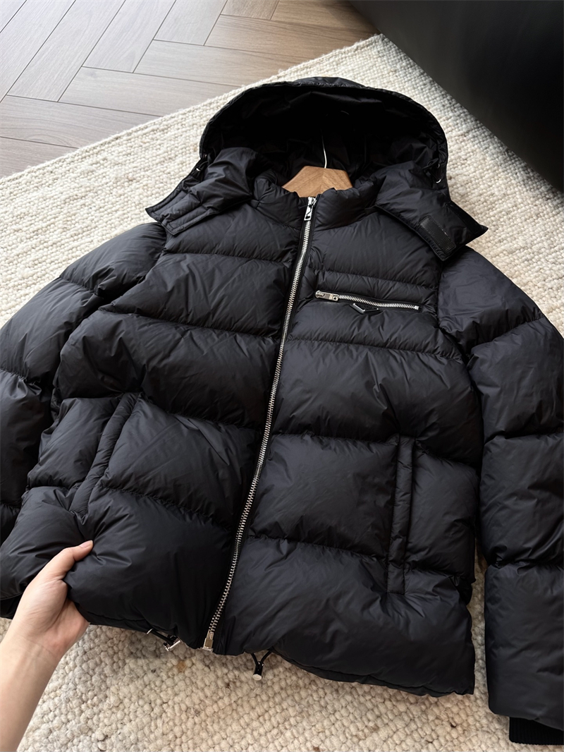 프라다 프라다 트라이앵글 로고 리나일론 다운 패딩자켓 레플리카 11번 이미지 - 의류 | 세미샵 레플리카 사이트