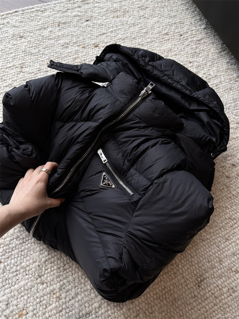 프라다 프라다 트라이앵글 로고 리나일론 다운 패딩자켓 레플리카 12번 이미지 - 의류 | 세미샵 레플리카 사이트