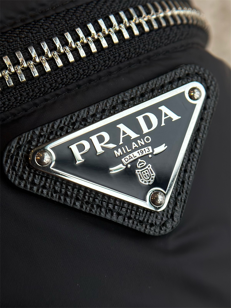 프라다 프라다 트라이앵글 로고 리나일론 다운 패딩자켓 레플리카 16번 이미지 - 의류 | 세미샵 레플리카 사이트