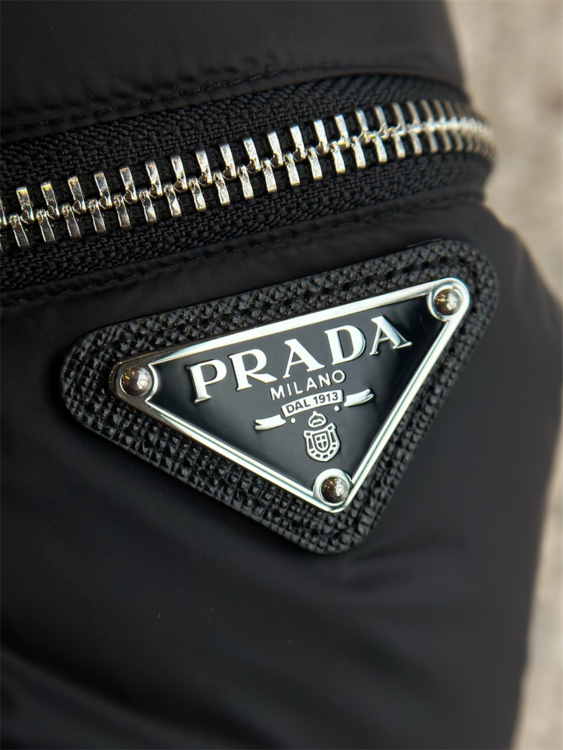 프라다 프라다 트라이앵글 로고 리나일론 다운 패딩자켓 레플리카 14번 이미지 - 의류 | 세미샵 레플리카 사이트