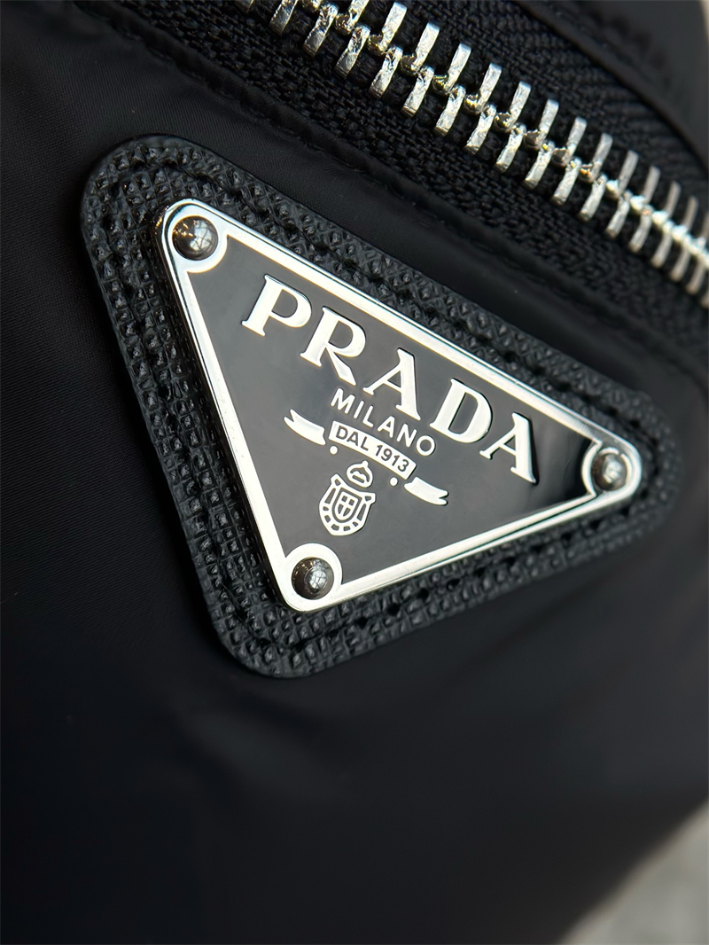 프라다 프라다 트라이앵글 로고 리나일론 다운 패딩자켓 레플리카 17번 이미지 - 의류 | 세미샵 레플리카 사이트