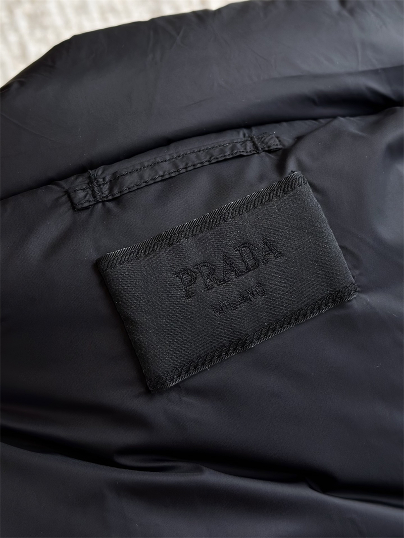프라다 프라다 트라이앵글 로고 리나일론 다운 패딩자켓 레플리카 20번 이미지 - 의류 | 세미샵 레플리카 사이트