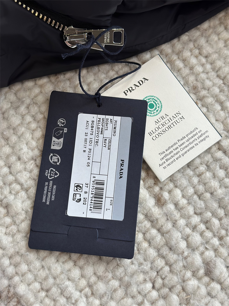 프라다 프라다 트라이앵글 로고 리나일론 다운 패딩자켓 레플리카 15번 이미지 - 의류 | 세미샵 레플리카 사이트