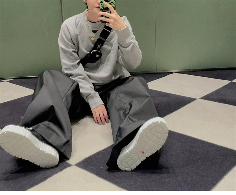 프라다 프라다 트라이앵글 로고 스웨트셔츠 맨투맨 레플리카 7번 이미지 - 의류 | 세미샵 레플리카 사이트