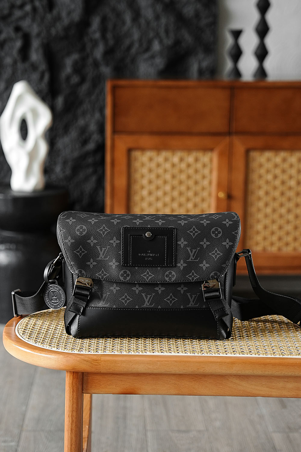 Louis Vuitton Highend Messenger PM Voyager Monogram Eclipse - 썸네일