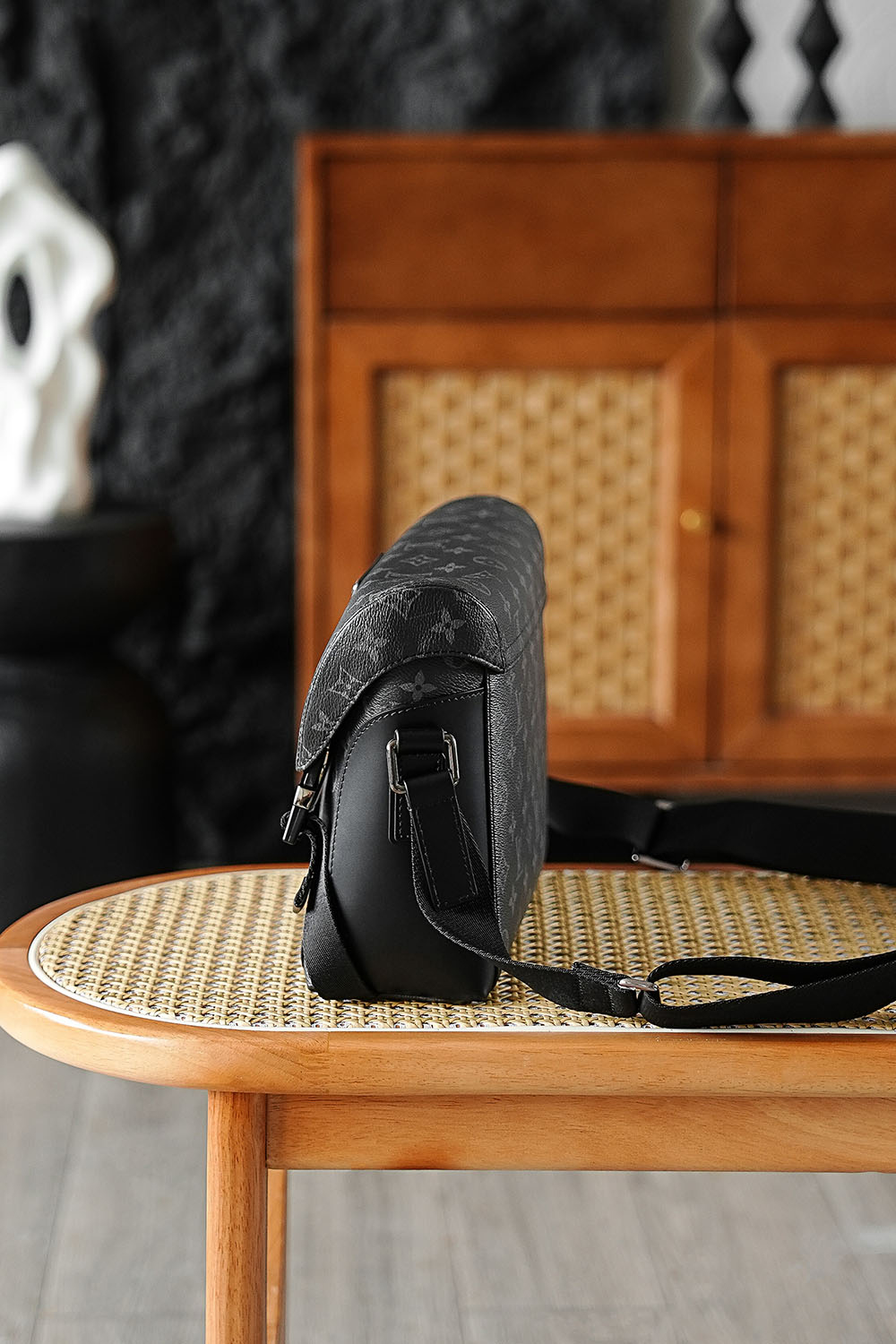 Louis Vuitton Highend Messenger PM Voyager Monogram Eclipse - 상세 이미지