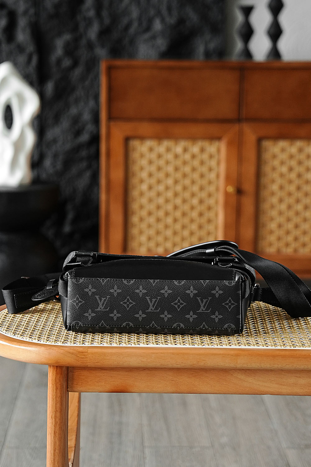 Louis Vuitton Highend Messenger PM Voyager Monogram Eclipse - 상세 이미지