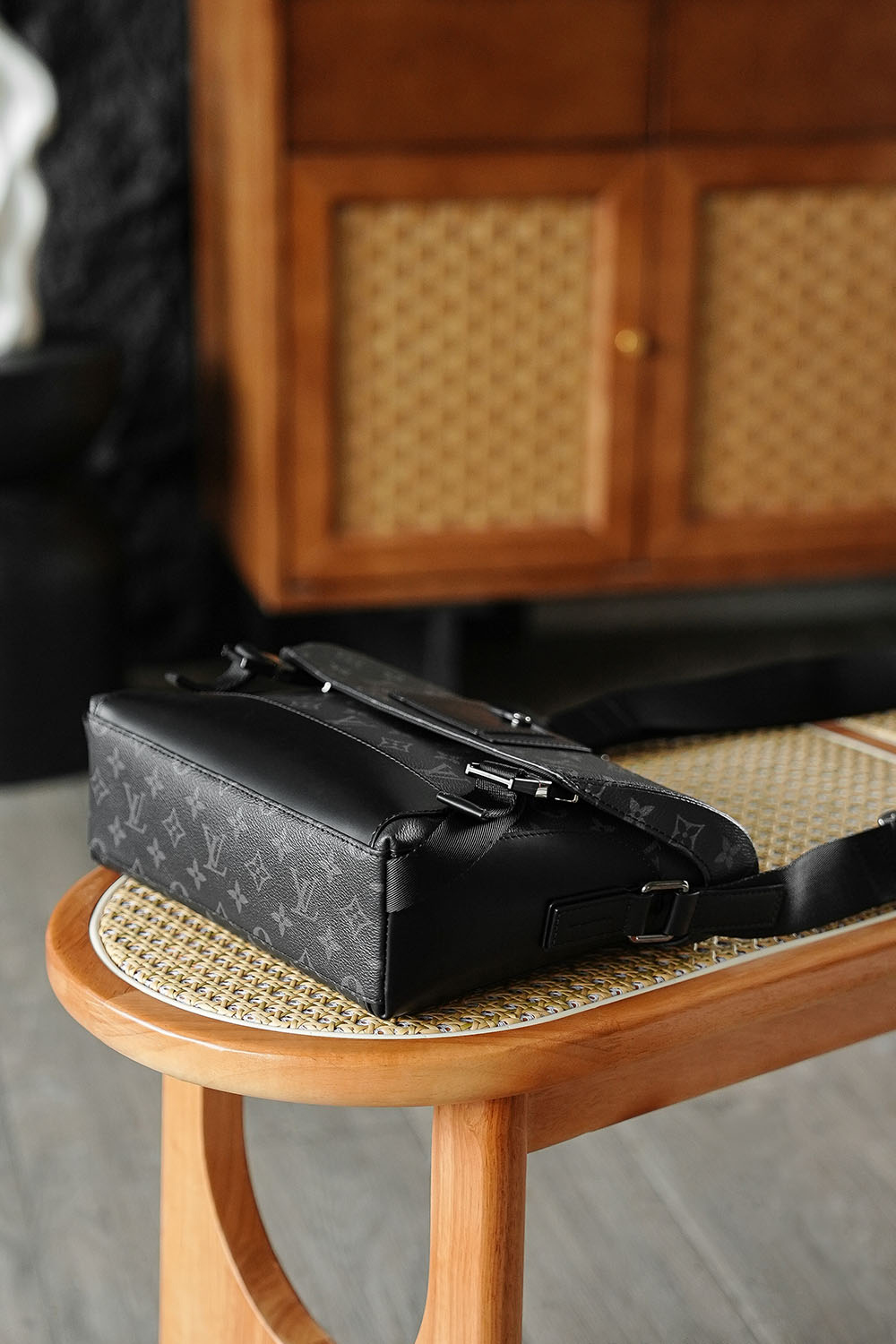 Louis Vuitton Highend Messenger PM Voyager Monogram Eclipse - 상세 이미지