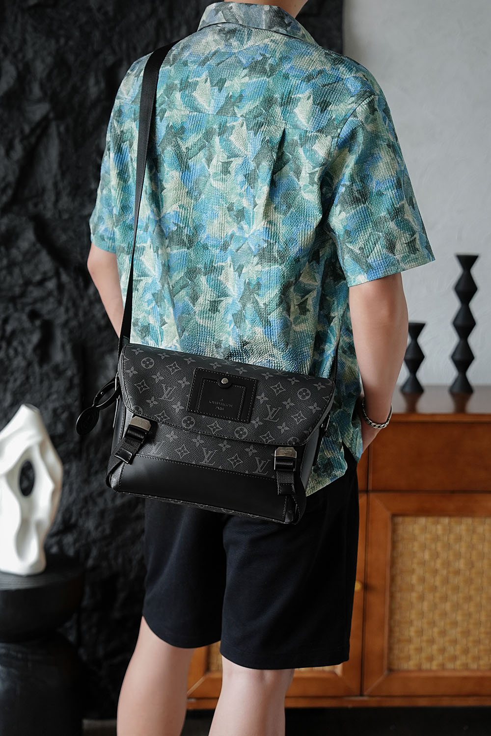 Louis Vuitton Highend Messenger PM Voyager Monogram Eclipse - 상세 이미지